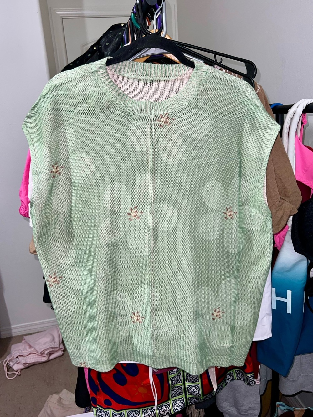Floral Knit Sweater Vest in Green & White XL
